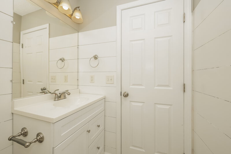 2,900/Mo, 925 Sky Valley Trl Smyrna, TN 37167 Bathroom View 2