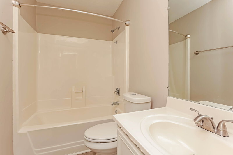 2,260/Mo, 210 Saint Lukes Ln Smyrna, TN 37167 Bathroom View