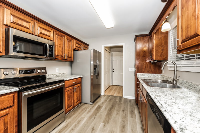 2,290/Mo, 2985 Pipkin Hills Dr Spring Hill, TN 37174 Kitchen View