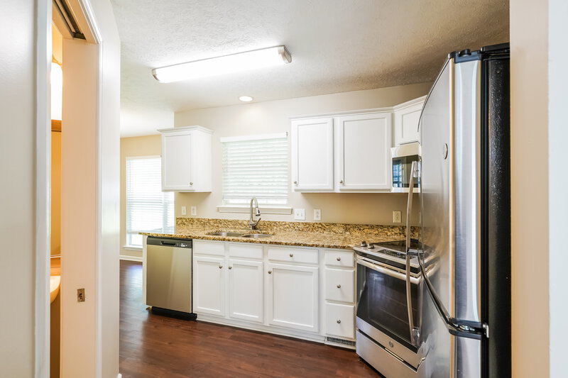 2,210/Mo, 131 E Braxton Ln Hendersonville, TN 37075 Kitchen View 2