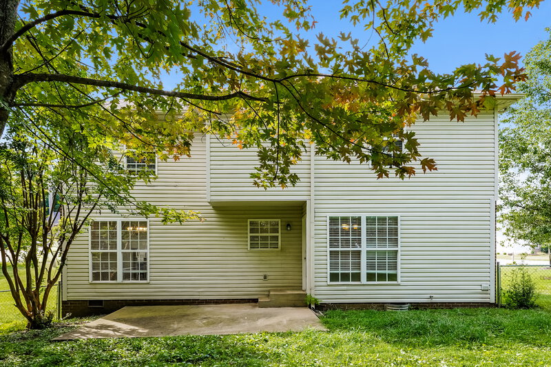 2,210/Mo, 131 E Braxton Ln Hendersonville, TN 37075 Rear View