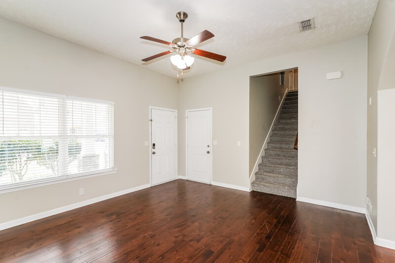 2,360/Mo, 2426 Salem Glen Xing Murfreesboro, TN 37128 Living Room View 2