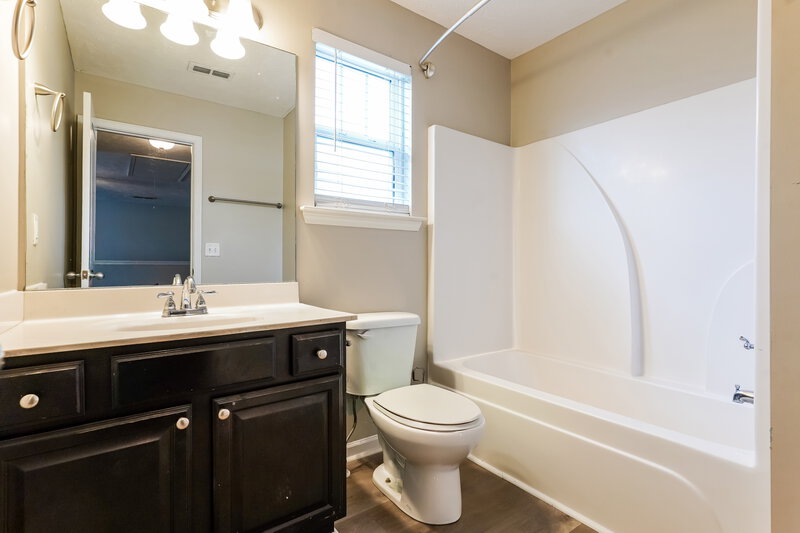 2,360/Mo, 2426 Salem Glen Xing Murfreesboro, TN 37128 Bathroom View