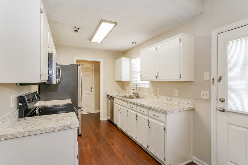 2,400/Mo, 102 Riverwood Dr La Vergne, TN 37086 Kitchen View