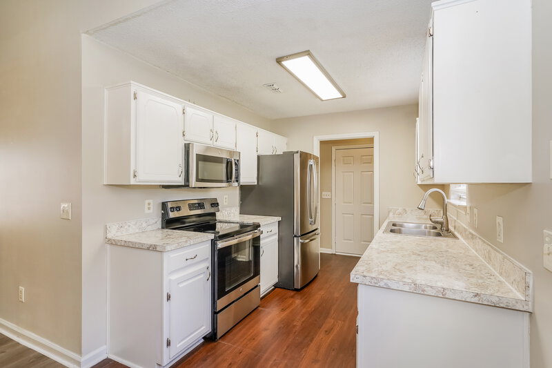 2,400/Mo, 102 Riverwood Dr La Vergne, TN 37086 Kitchen View 2