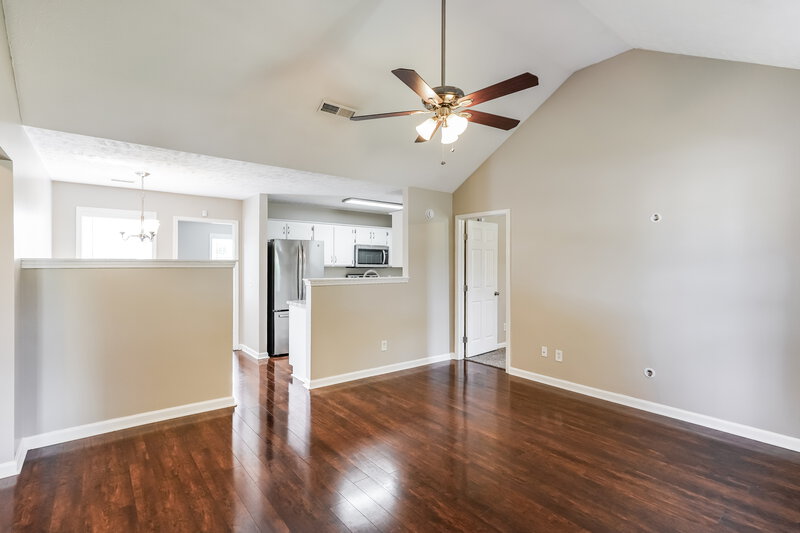 1,915/Mo, 615 Zellwood Dr La Vergne, TN 37086 Living Room View