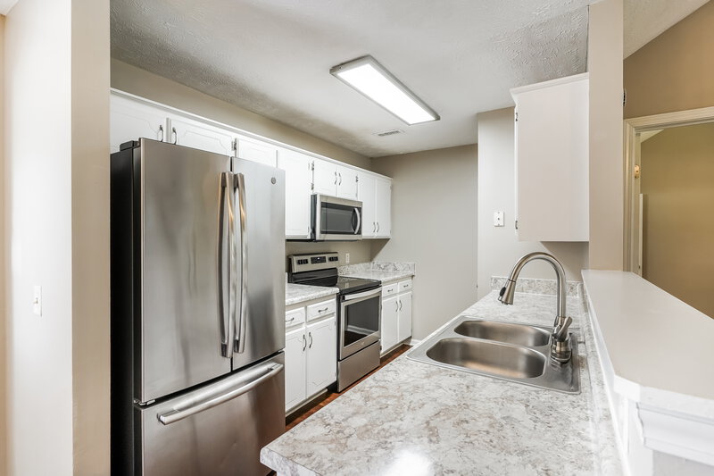 1,915/Mo, 615 Zellwood Dr La Vergne, TN 37086 Kitchen View 2