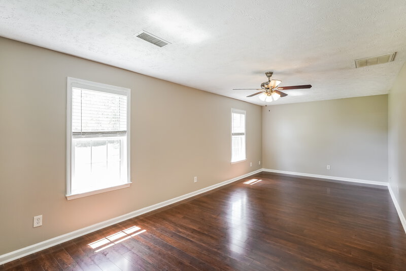 1,915/Mo, 615 Zellwood Dr La Vergne, TN 37086 Family Room View