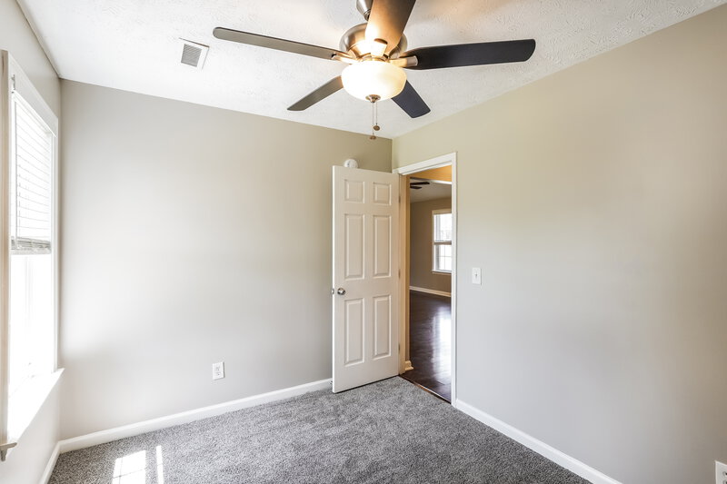 1,915/Mo, 615 Zellwood Dr La Vergne, TN 37086 Bedroom View 3