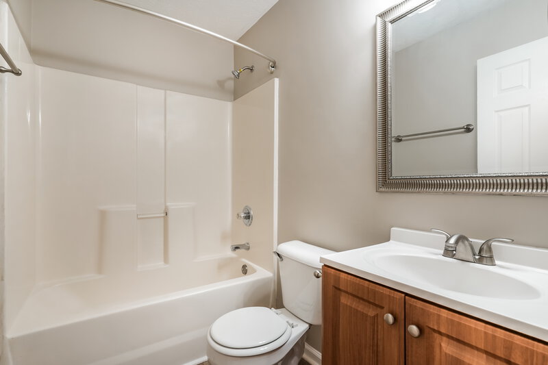 1,915/Mo, 615 Zellwood Dr La Vergne, TN 37086 Bathroom View