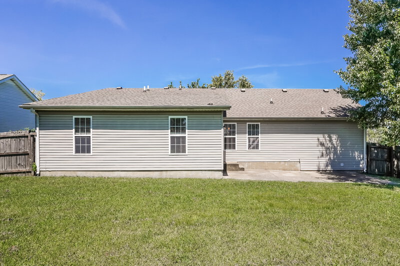 1,915/Mo, 615 Zellwood Dr La Vergne, TN 37086 Rear View