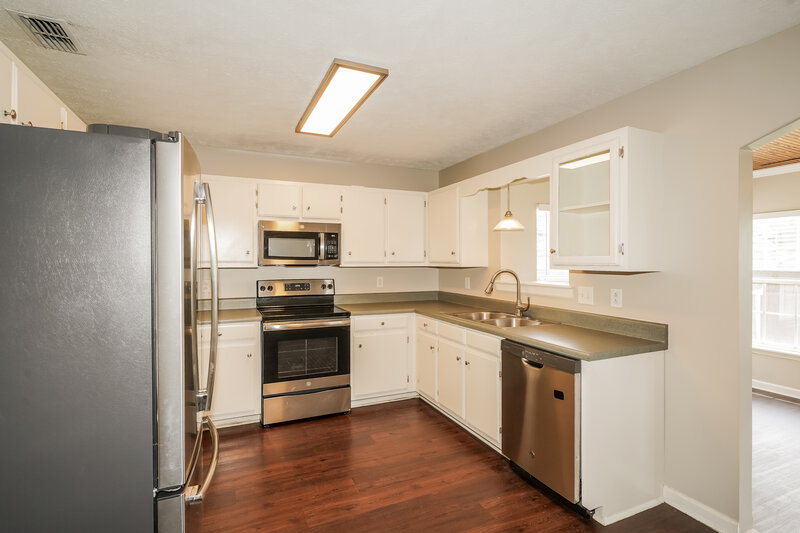 2,300/Mo, 1231 Azure Way Murfreesboro, TN 37128 Kitchen View
