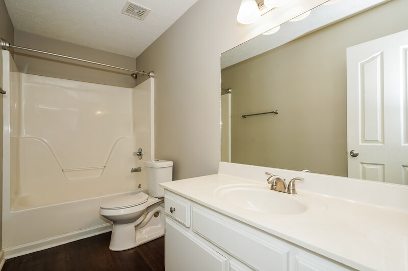 2,300/Mo, 1231 Azure Way Murfreesboro, TN 37128 Bathroom View