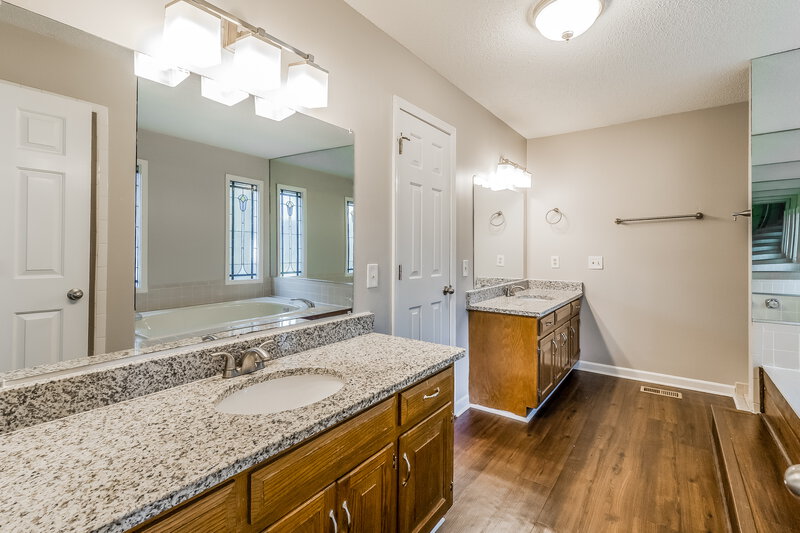 2,520/Mo, 3933 Hillshire Dr Antioch, TN 37013 Main Bathroom View