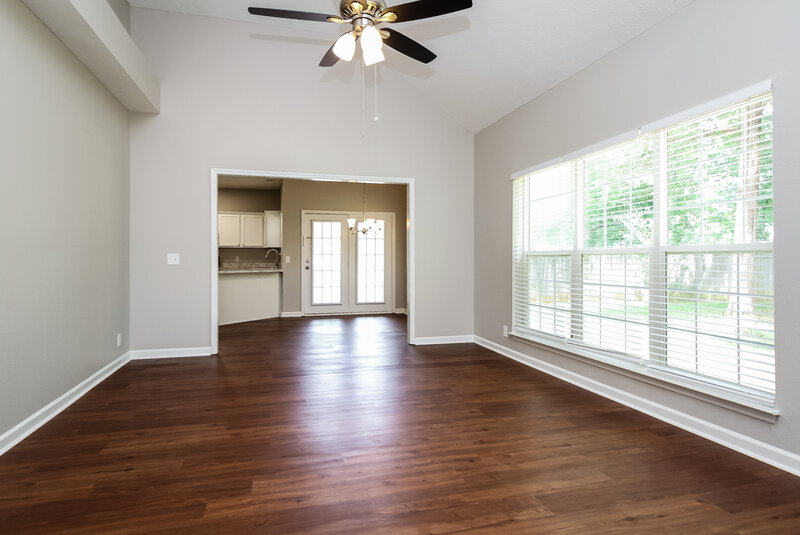 2,320/Mo, 656 Mable Dr LaVergne, TN 37086 Living Room View 2