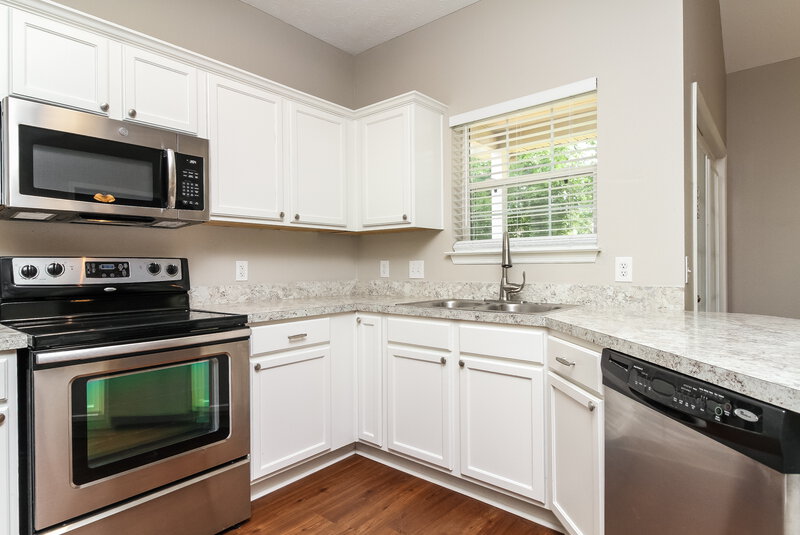 2,320/Mo, 656 Mable Dr LaVergne, TN 37086 Kitchen View 2