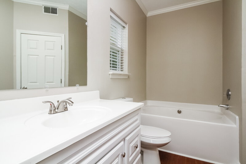 2,320/Mo, 656 Mable Dr LaVergne, TN 37086 Master Bathroom View