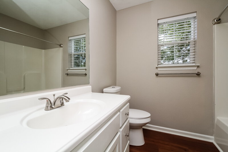 2,320/Mo, 656 Mable Dr LaVergne, TN 37086 Bathroom View