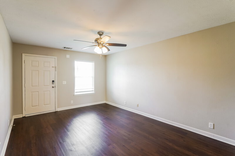 1,650/Mo, 1505 Brookchase Ct Antioch, TN 37013 Living Room View 2