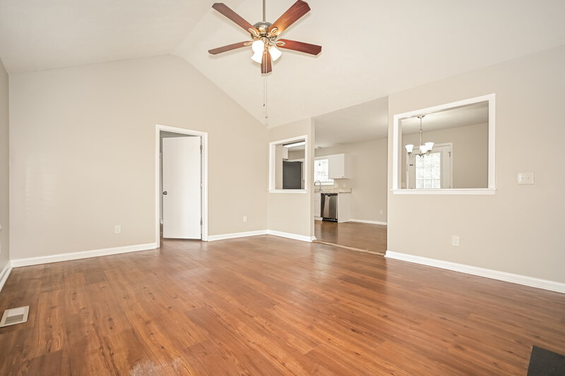1,965/Mo, 581 Woodcrest Dr La Vergne, TN 37086 Living Room View 2