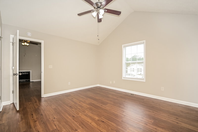 1,965/Mo, 581 Woodcrest Dr La Vergne, TN 37086 Main Bedroom View