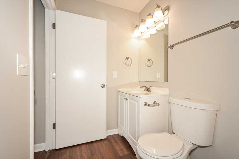 1,965/Mo, 581 Woodcrest Dr La Vergne, TN 37086 Bathroom View