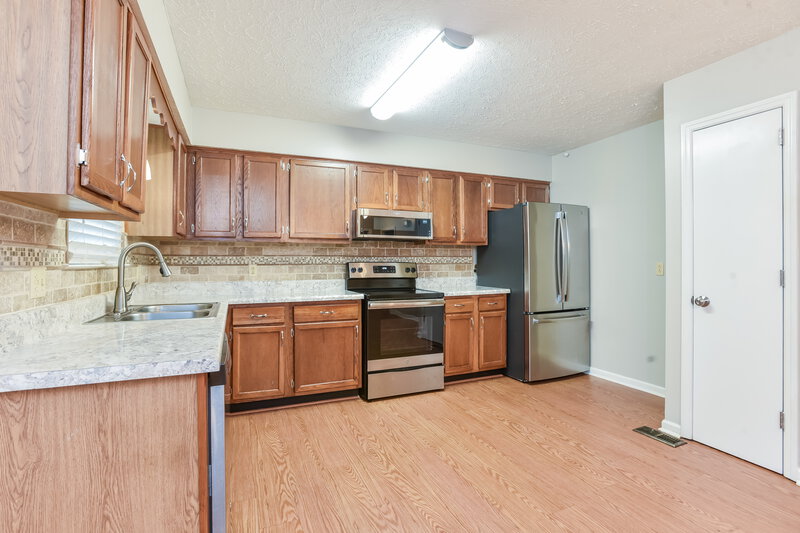 2,195/Mo, 108 Oak Leaf Ct Hendersonville, TN 37075 Kitchen View