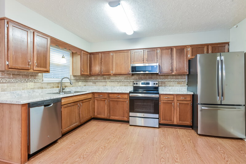 2,195/Mo, 108 Oak Leaf Ct Hendersonville, TN 37075 Kitchen View 2