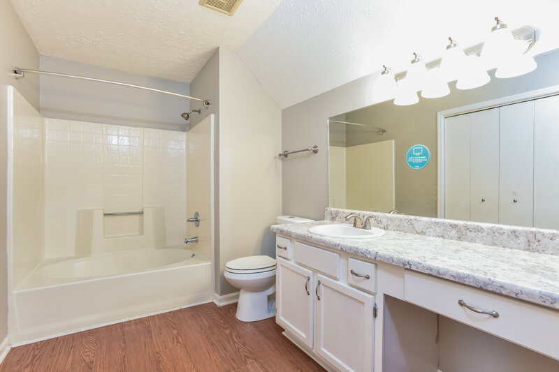2,195/Mo, 108 Oak Leaf Ct Hendersonville, TN 37075 Main Bathroom View 2