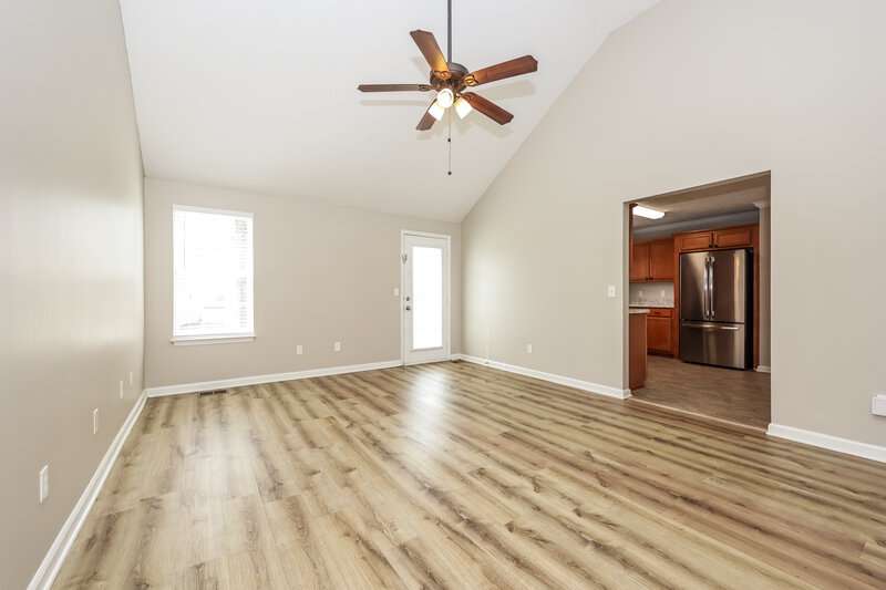 2,040/Mo, 1703 Jimmy Cv La Vergne, TN 37086 Living Room View 2