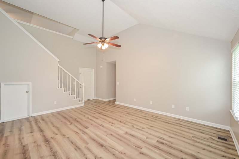 2,065/Mo, 1703 Jimmy Cv La Vergne, TN 37086 Living Room View 2