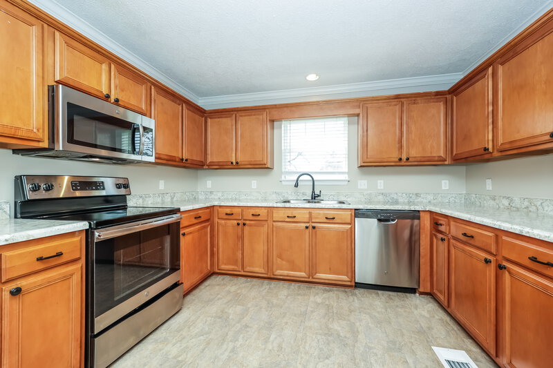 2,040/Mo, 1703 Jimmy Cv La Vergne, TN 37086 Kitchen View 2