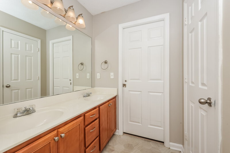 2,040/Mo, 1703 Jimmy Cv La Vergne, TN 37086 Main Bathroom View 2