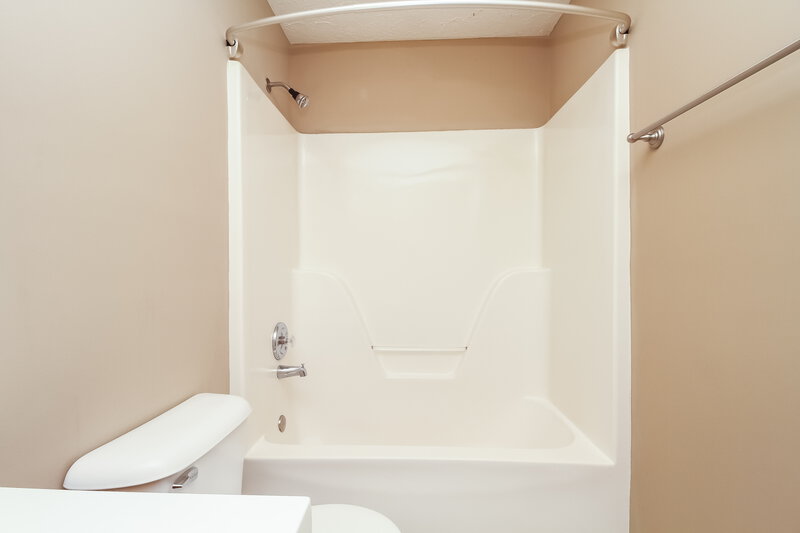 2,060/Mo, 1703 Jimmy Cv La Vergne, TN 37086 Master Bathroom View 2