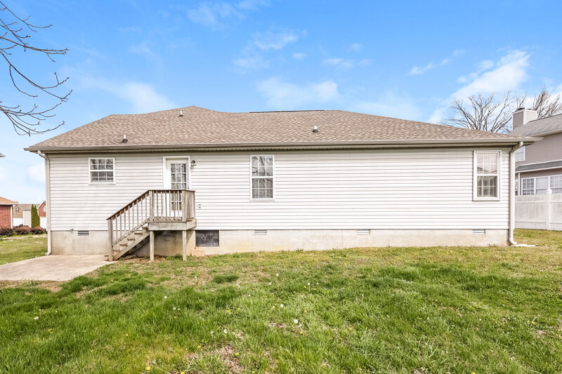 2,040/Mo, 1703 Jimmy Cv La Vergne, TN 37086 Rear View