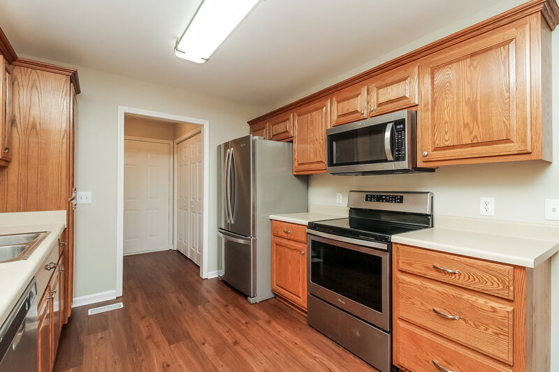 2,095/Mo, 2739 Mollys Ct Spring Hill, TN 37174 Kitchen View 2