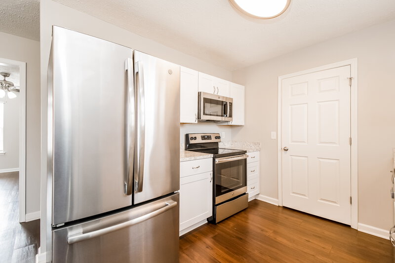 1,975/Mo, 1980 Old Castle Dr Murfreesboro, TN 37127 Kitchen View 2