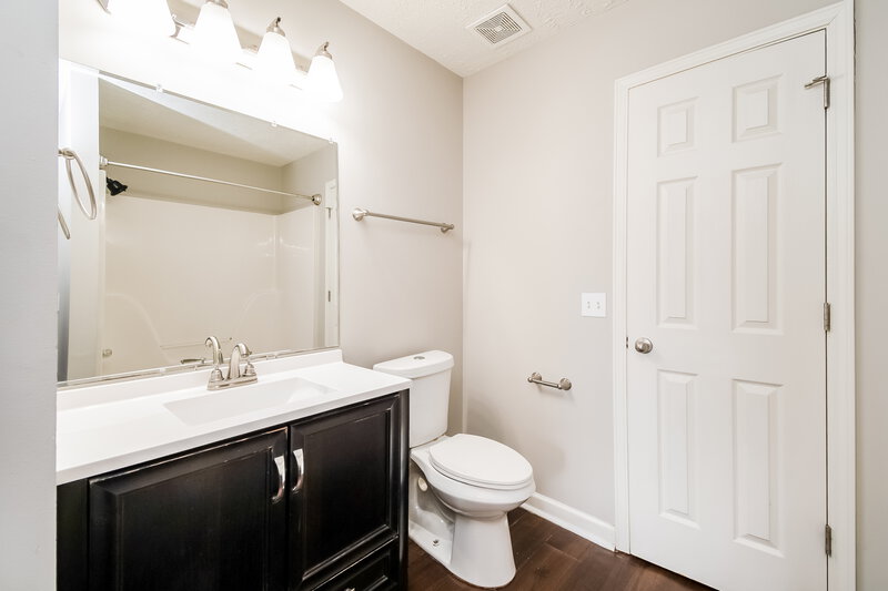 1,975/Mo, 1980 Old Castle Dr Murfreesboro, TN 37127 Bathroom View 2