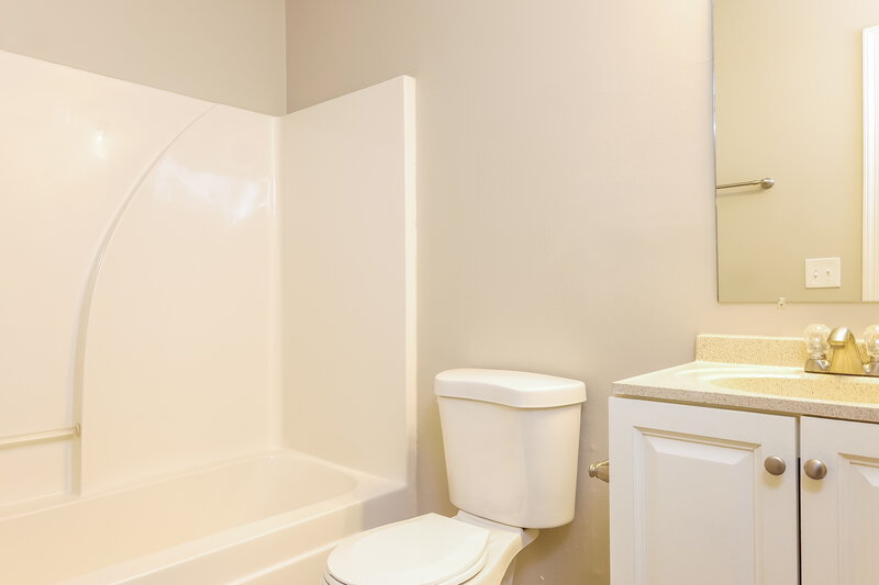 2,045/Mo, 1008 Tom Hailey Blvd La Vergne, TN 37086 Bathroom View