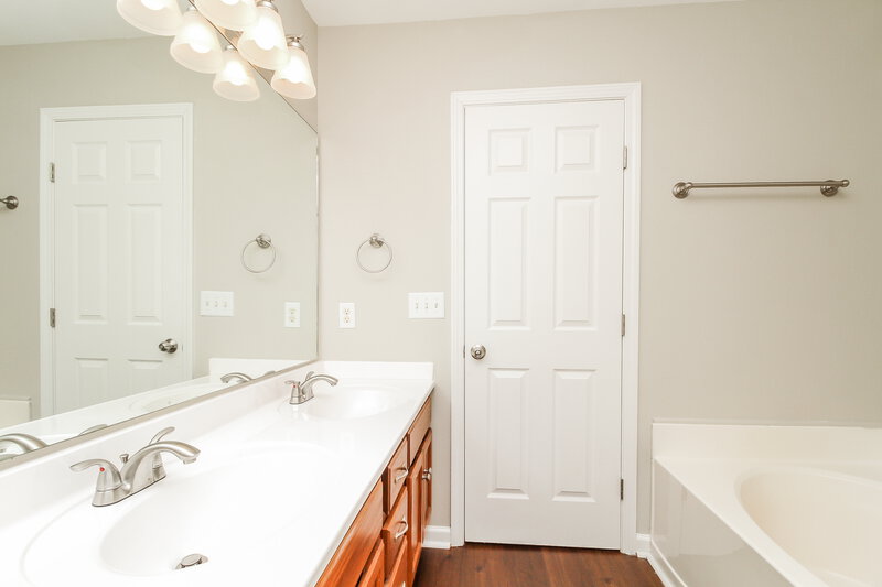 2,025/Mo, 2620 Matchstick Pl Spring HIll, TN 37174 Master Bathroom View