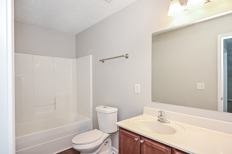 2,025/Mo, 925 Birchmill Pt S Antioch, TN 37013 Main Bathroom View