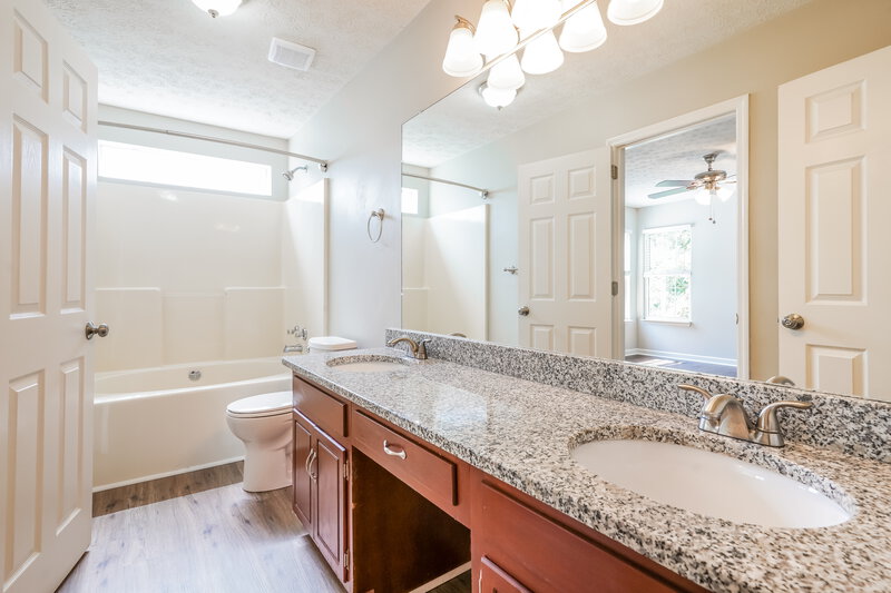 2,475/Mo, 1207 Cedarbend Dr Mount Juliet, TN 37122 Main Bathroom View