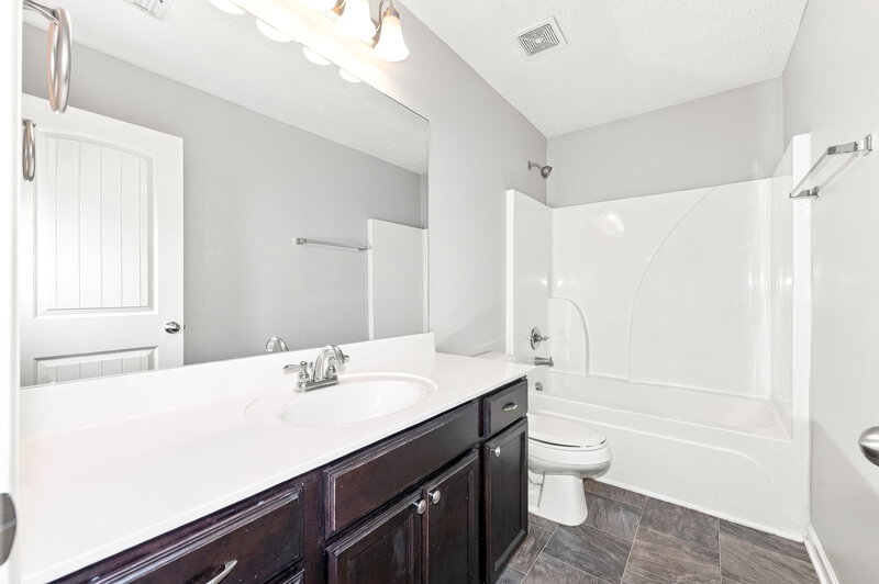 2,510/Mo, 1217 Silverstream Pt Antioch, TN 37013 Bathroom View 2