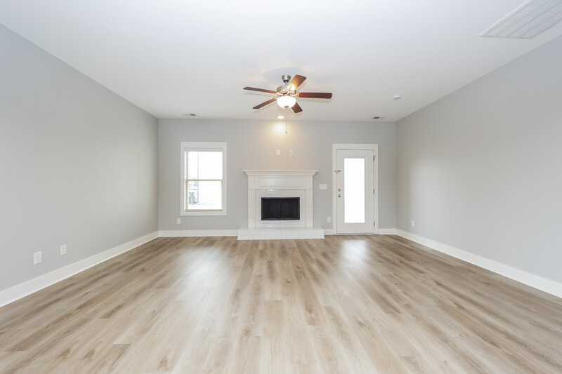 2,350/Mo, 4113 Stark St Murfreesboro, TN 37129 Living Room View 2