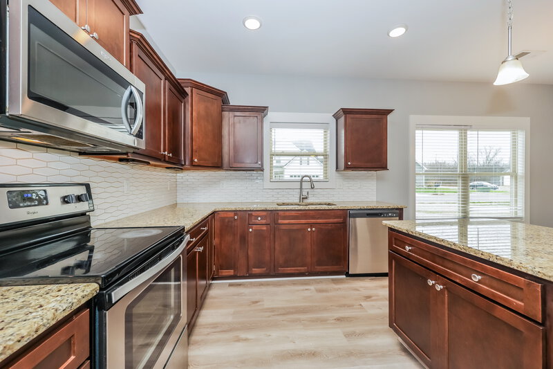 2,350/Mo, 4113 Stark St Murfreesboro, TN 37129 Kitchen View 2