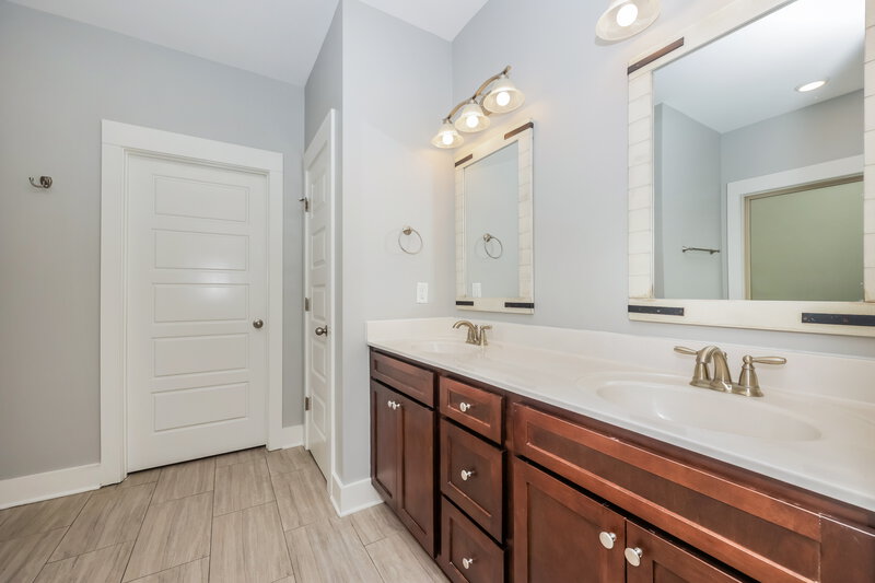 2,350/Mo, 4113 Stark St Murfreesboro, TN 37129 Main Bathroom View