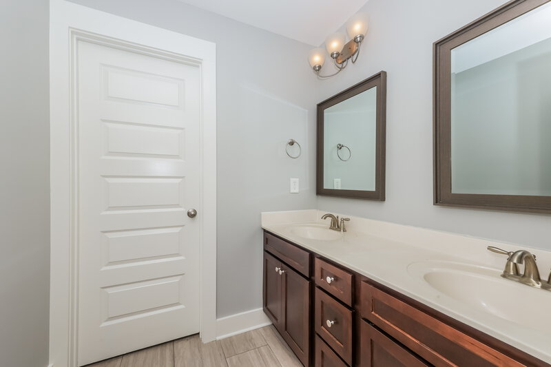 2,350/Mo, 4113 Stark St Murfreesboro, TN 37129 Bathroom View
