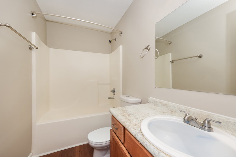 1,860/Mo, 146 Howard Woody Dr La Vergne, TN 37086 Bathroom View
