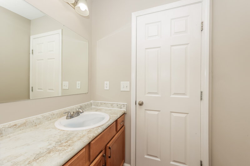 1,860/Mo, 146 Howard Woody Dr La Vergne, TN 37086 Bathroom View 2