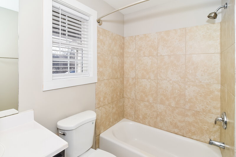 2,505/Mo, 1724 Brick Ct Nashville, TN 37207 Bathroom View